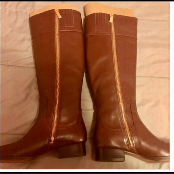 Authentic Michael Kors leather knee boots. - Picture 3 of 4